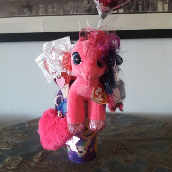 Valentine's Day Gift Basket - Picture 5 of 8